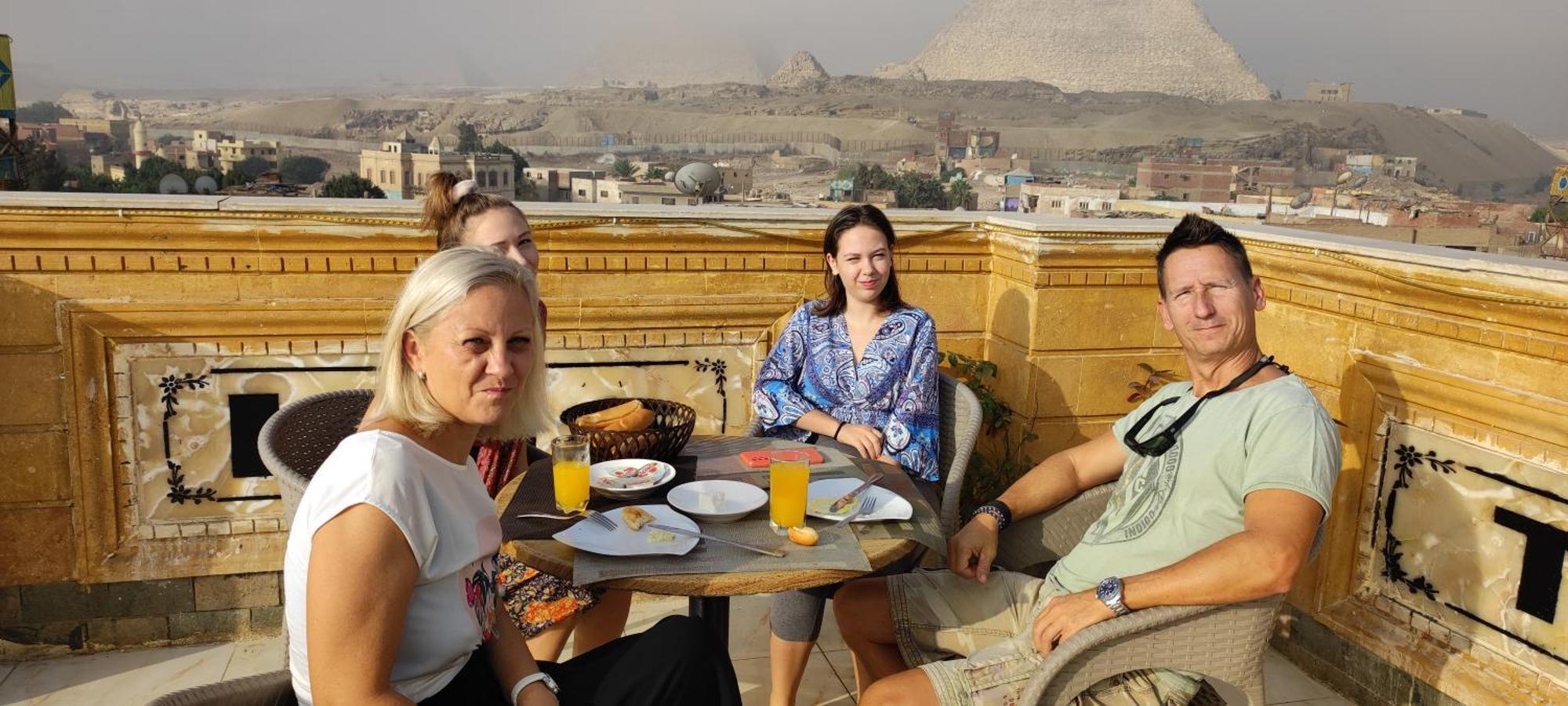 Pyramids Kingdom - Guest House Kafret el-Gabal 外观 照片